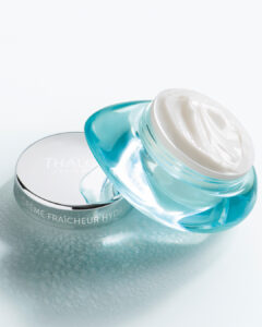 Gelombang laut sebagai inspirasi teknologi Marine Skincare THALGO Source Marine untuk hidrasi kulit dan menjaga skin barrier.